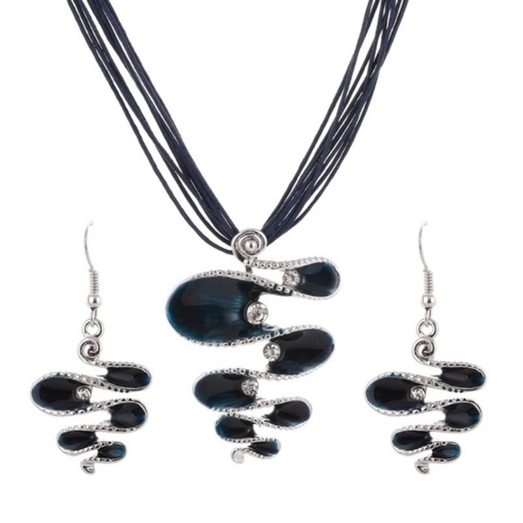 Fashion Python Pendant Necklace & Earrings Set - Picture 4 of 4